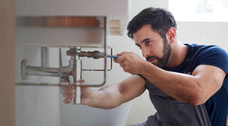 Professional water heater installation services in Thompsons, TX
